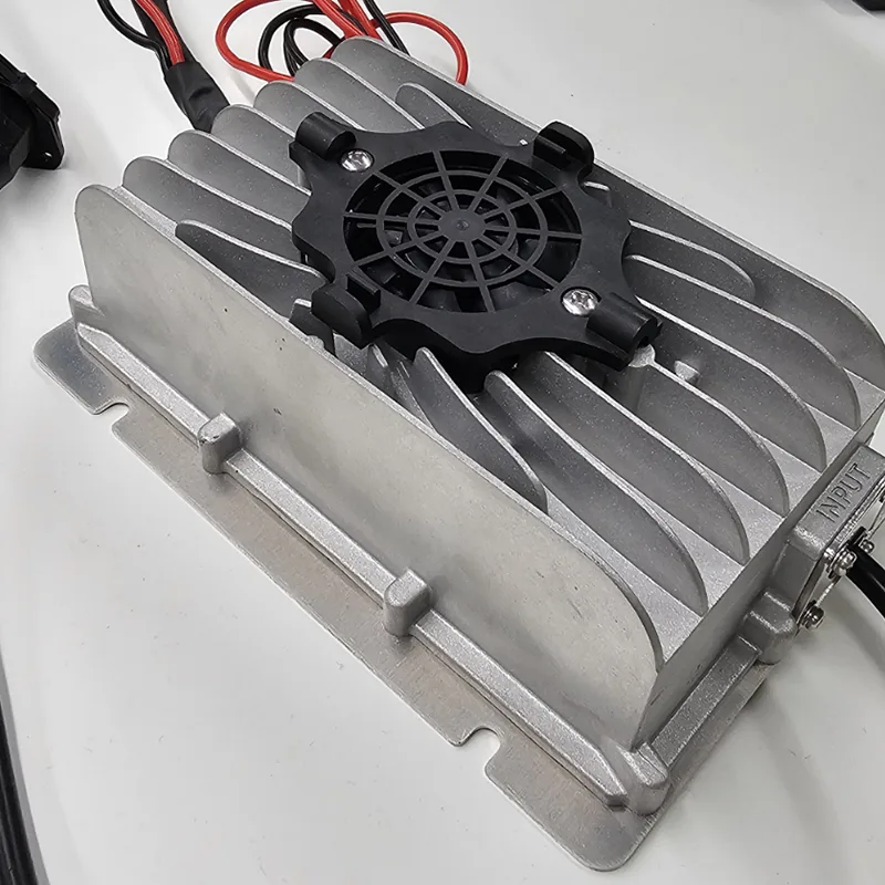 600W Ard-Cumhacht Gailf Cart Charger Tapa Eisiach